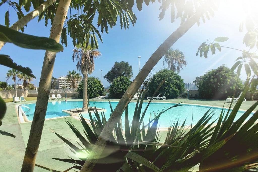 Sea View Apartment In El Medano With Pool & Private Parking Space מראה חיצוני תמונה