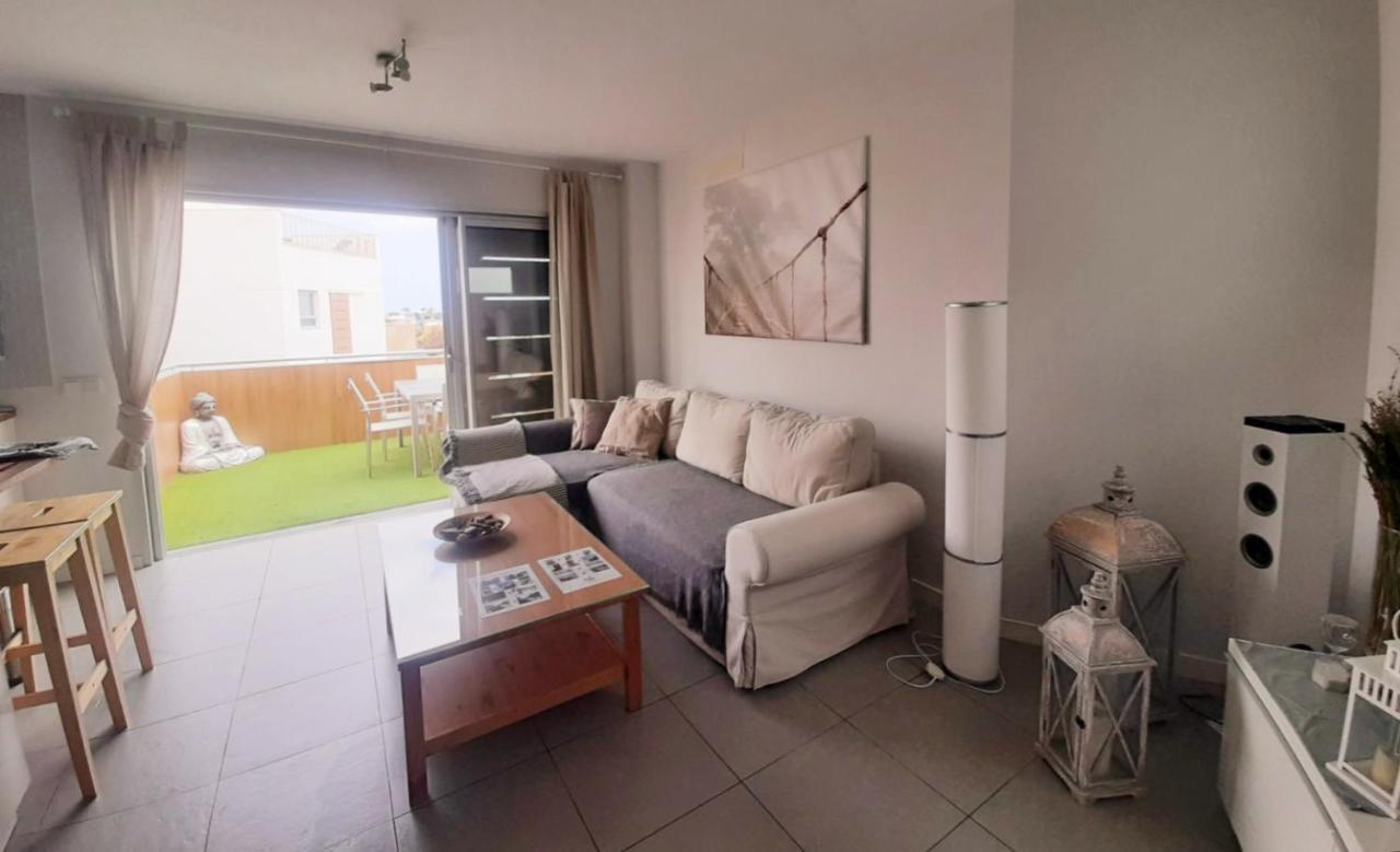 Sea View Apartment In El Medano With Pool & Private Parking Space מראה חיצוני תמונה